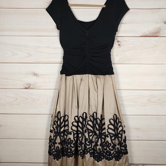 S.L Fashions Sz.8 Dress Woman’s Black Than Fit And Flare Layered Gathered - Picture 5 of 10